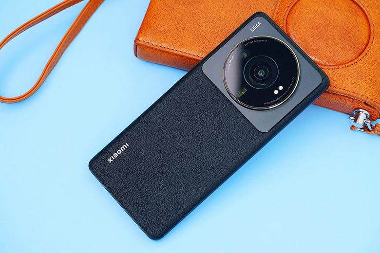 Кожаный чехол для Xiaomi 12S Ultra не менее популярен, чем сам смартфон